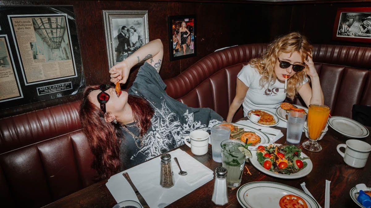 Lambrini Girls annoncent une tournée nord-américaine en 2027 et dévoilent deux nouveaux singles