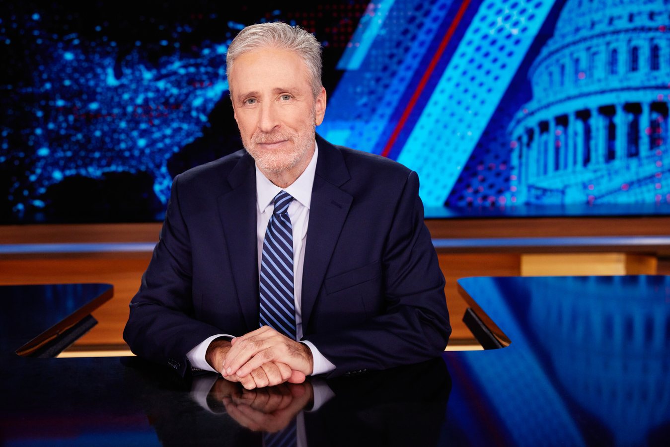 Jon Stewart prolonge à la présentation du Daily Show jusqu'en 2028