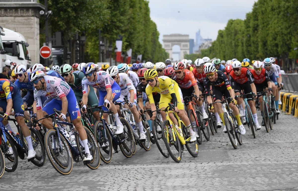 Pour l'arrivée à Paris, la dernière étape du Tour de France raccourcie afin de redéployer des services de secours dans la lutte contre les incendies