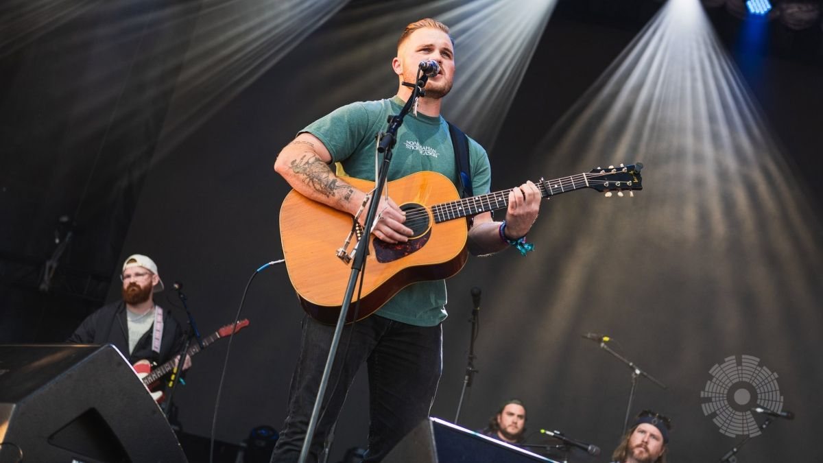 Zach Bryan annonce une tournée des stades en 2027