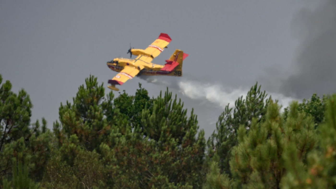 Reprise des incendies à Fontainebleau et dans le Var, le mégafeu en Gironde se stabilise