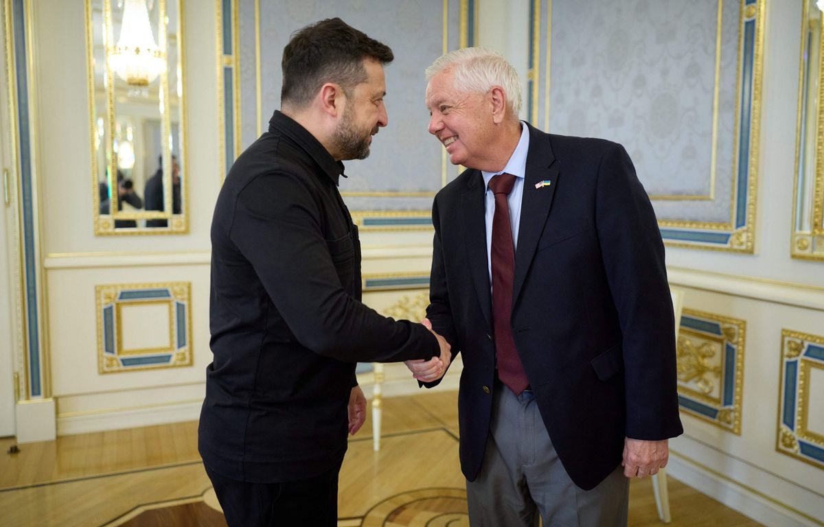 Volodymyr Zelensky annonce un remaniement gouvernemental et rend hommage au sénateur Lindsey Graham