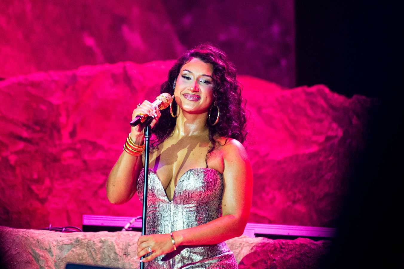 Cleo Sol annonce sa première tournée nord-américaine dans des arènes