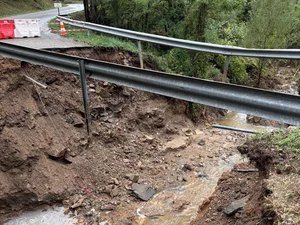 Après de violentes pluies, un hameau près d'Avène totalement isolé par la destruction d'un pont