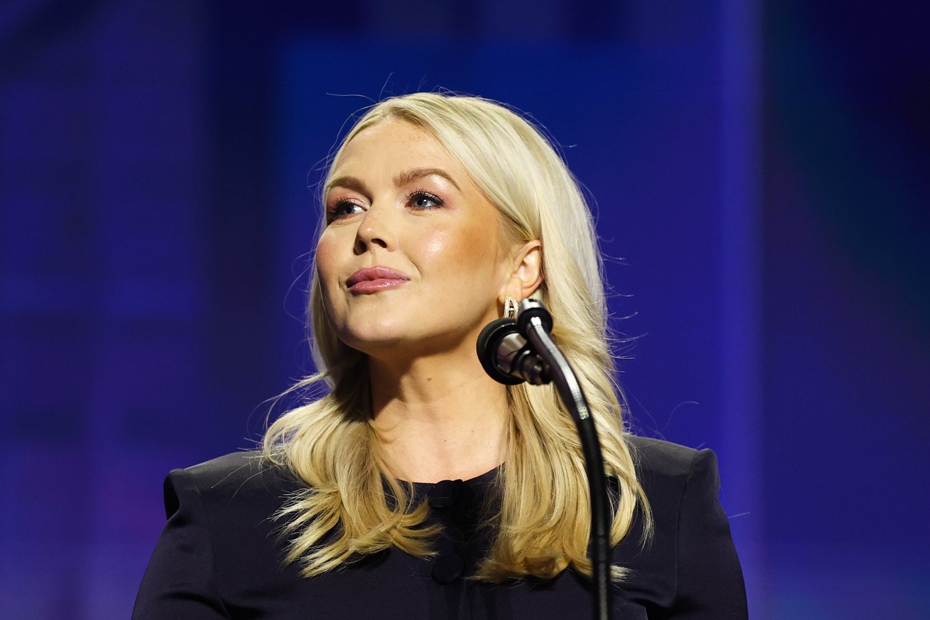 Karoline Leavitt rejoint Fox News comme contributrice après son départ de la Maison-Blanche