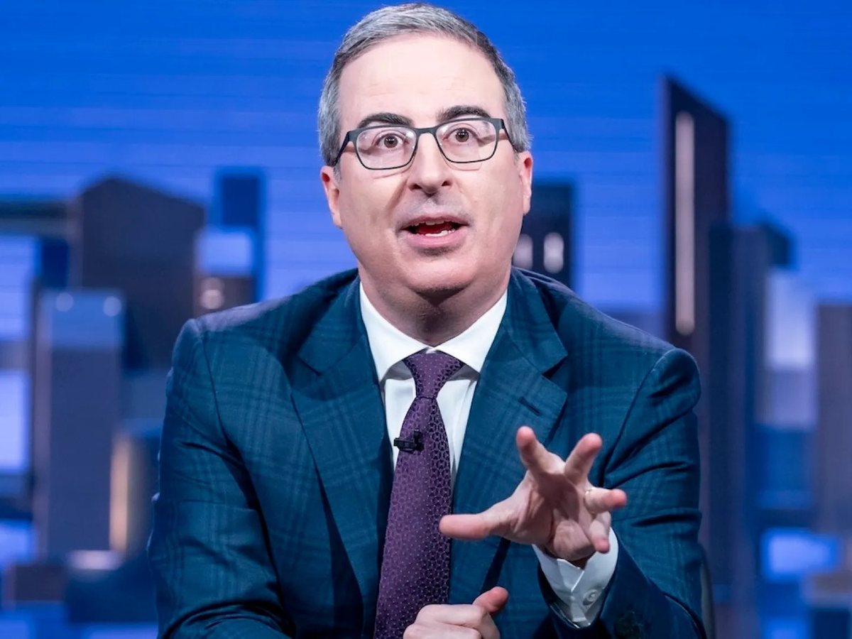 John Oliver s'en prend au secrétaire aux Transports Sean Duffy pour sa série YouTube