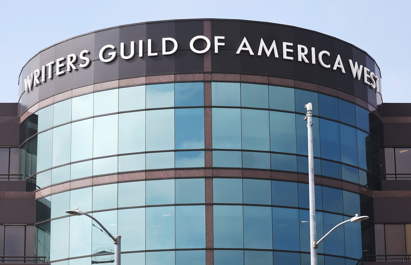 Le WGA règle son recours antitrust contre Paramount sur la fusion avec Warner Bros. Discovery