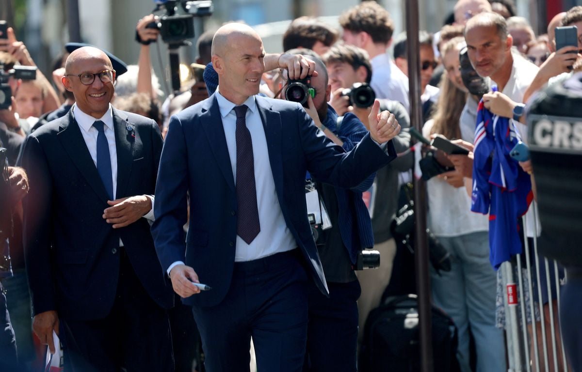 Zinédine Zidane nommé sélectionneur de l'équipe de France