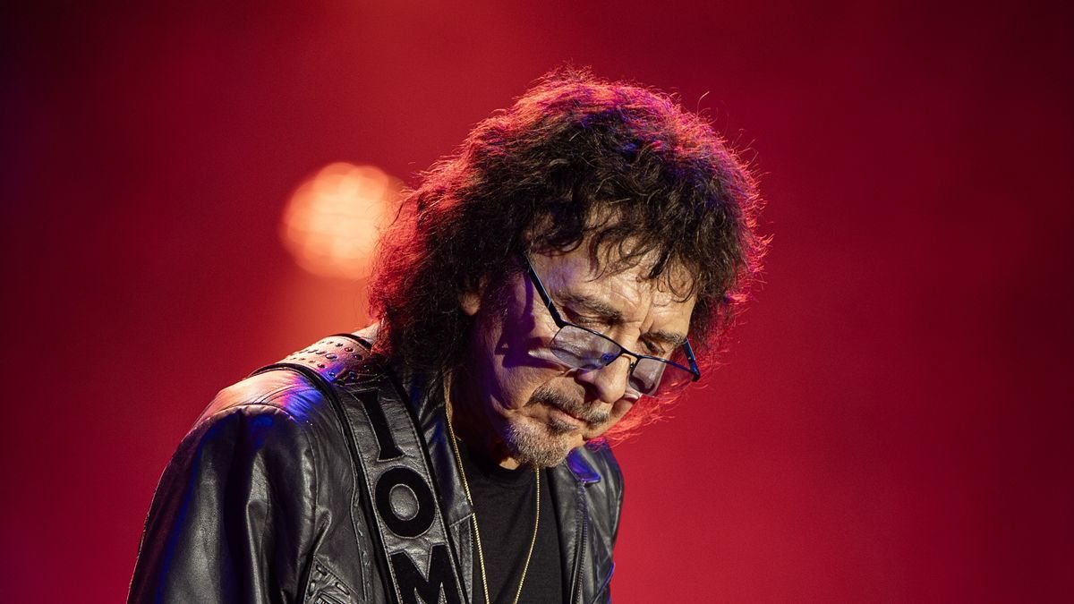 Tony Iommi dévoile « Over the Violent Sun », un titre lourd et mélancolique