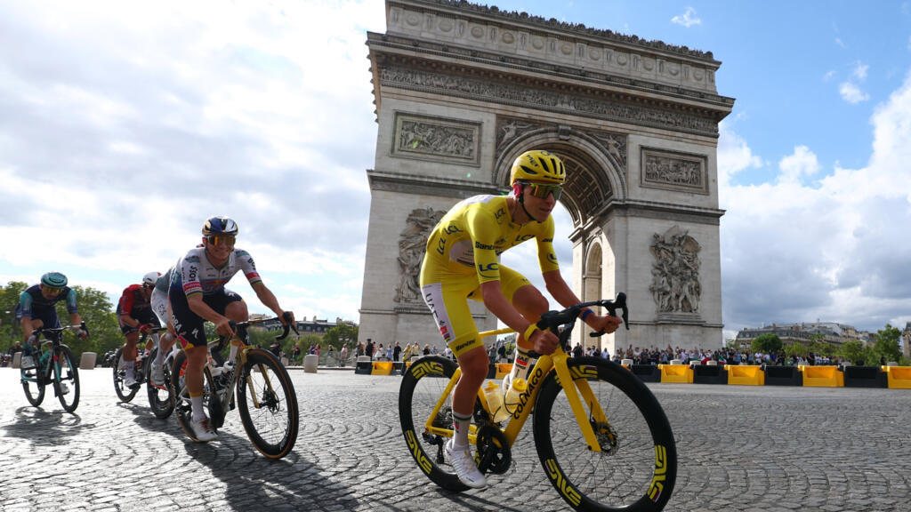 Tadej Pogacar remporte son cinquième Tour de France et égale le record de victoires