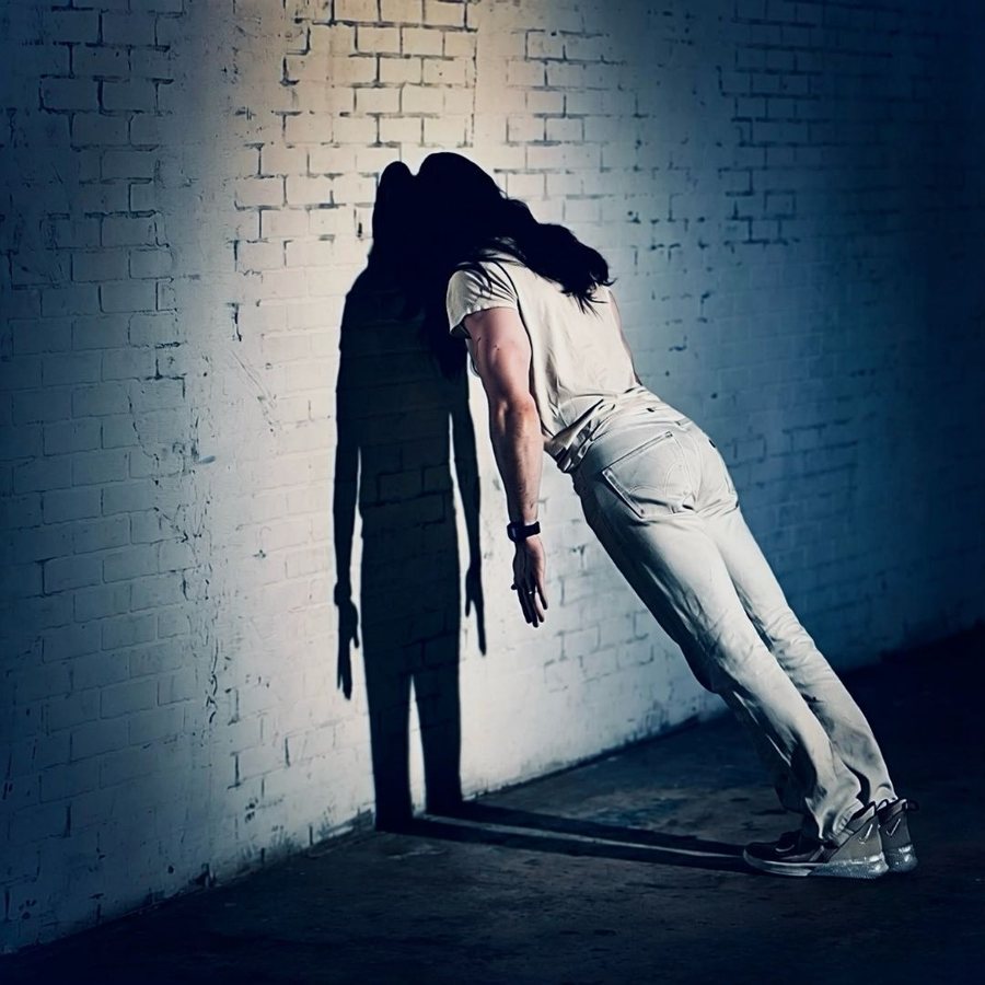 Andrew W.K. surprend avec un album de jazz, « Temptation to Exist »