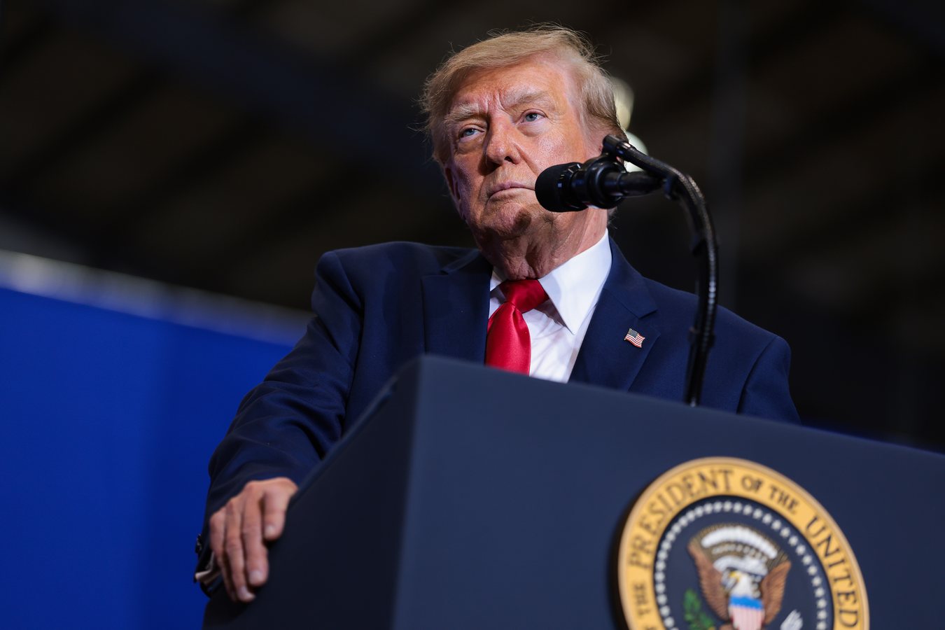 Trump affirme que le patron de Google a refusé de renommer l'océan Atlantique sur Google Maps