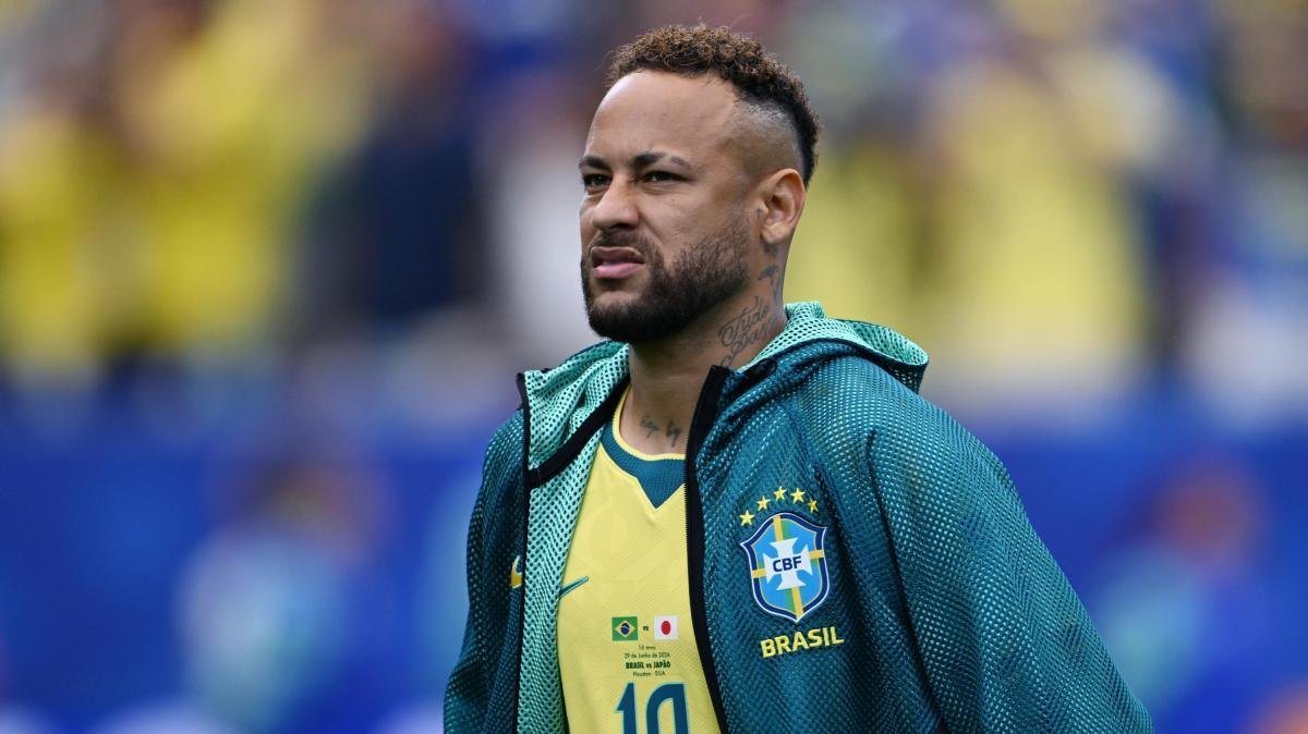 Neymar élude les questions sur son avenir, son père écarte une retraite