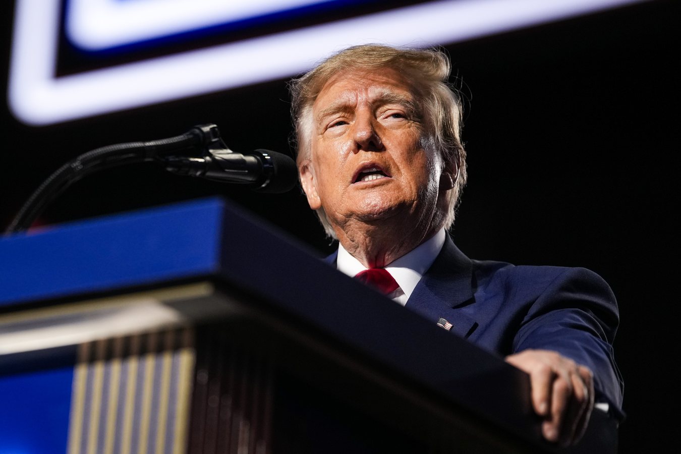 Le DOJ défend l'exclusion de CNN, MS NOW et Politico de la Maison-Blanche