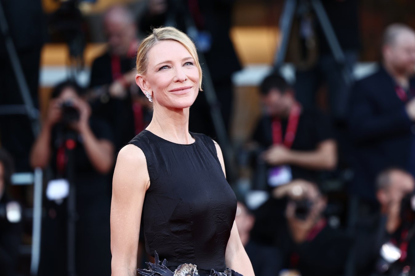 Cate Blanchett demande au public londonien d'arrêter de filmer sa pièce