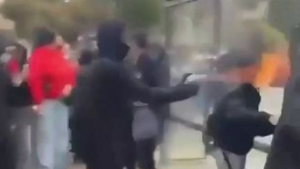 Marseille : une auxiliaire agressée au spray inflammable près d'un lycée bloqué, un mineur de 15 ans mis en examen