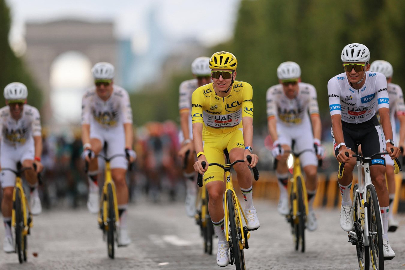 Tadej Pogacar remporte un cinquième Tour de France sans opposition