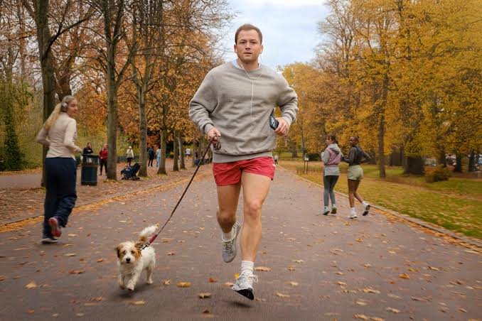 « Everybody Wants to Fuck Me » : Taron Egerton piégé par son personnage de beau gosse
