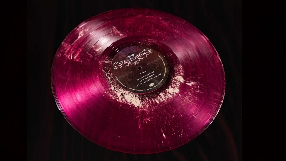 Mastodon annonce un vinyle de « Marrow Deep » pressé avec de vrais fossiles de mastodonte