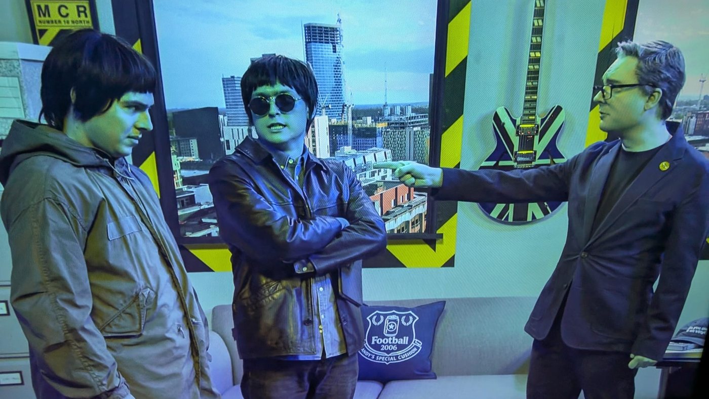 « SNL UK » parodie Oasis en hackers russes face au Premier ministre Andy Burnham