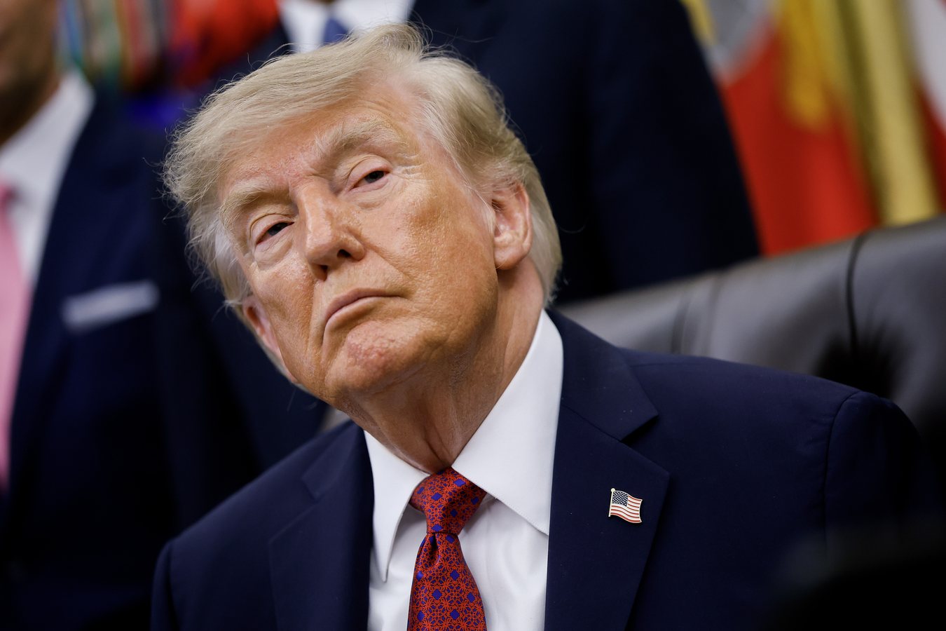 CNN, MS NOW et Politico poursuivent Trump pour avoir restreint leur accès à la Maison-Blanche