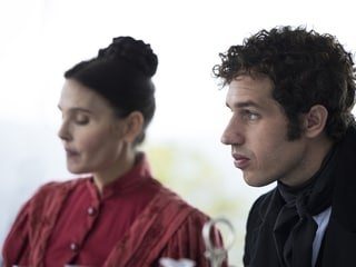 « Le Rouge et le noir » : Virginie Ledoyen et Victor Belmondo défendent l’adaptation de Gaël Morel sur France 2