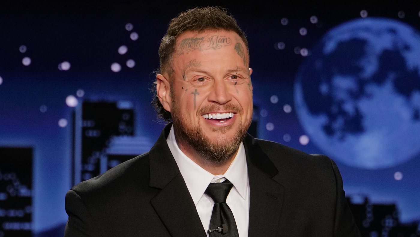 Jelly Roll critique les politiques des deux bords et revient sur sa photo avec Donald Trump