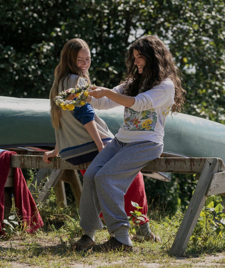 « Sterling Point » : la série qui capture l’intimité chaotique de l’adolescence féminine