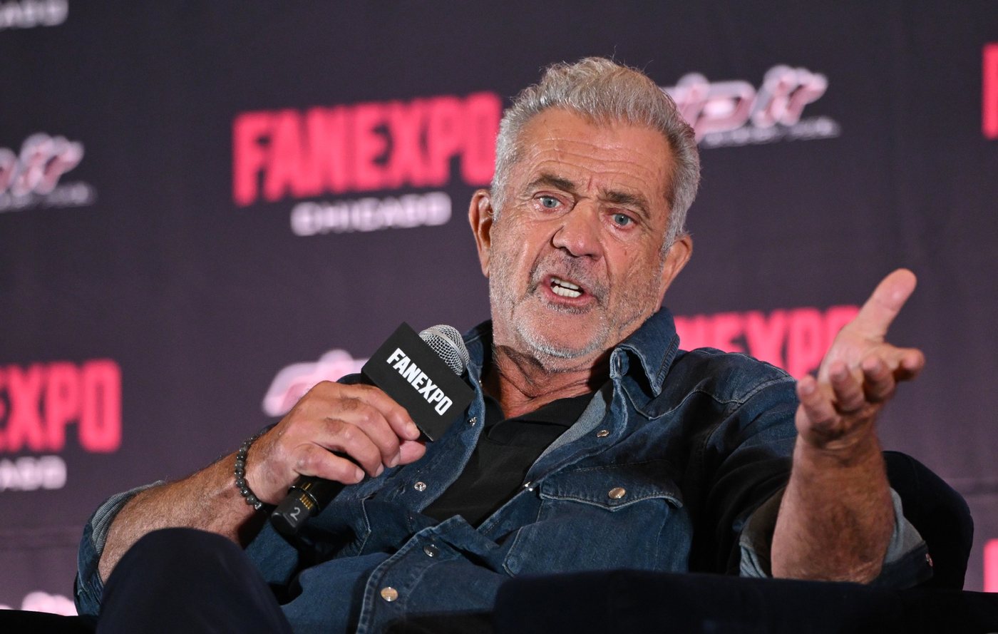 Mel Gibson présente ses excuses après avoir semblé se moquer d'une interprète en langue des signes