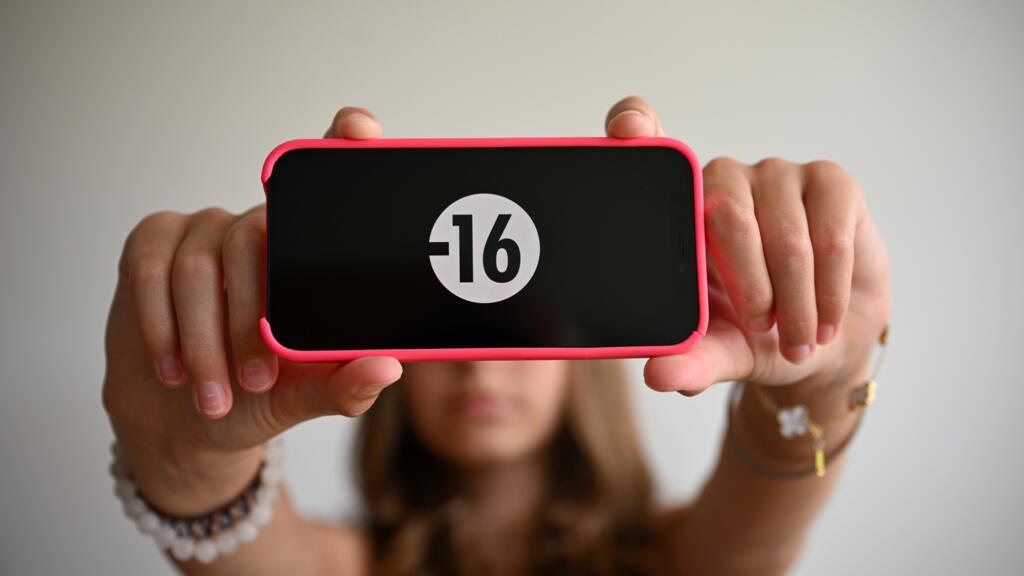 La France s'apprête à interdire les réseaux sociaux aux moins de 15 ans, une première en Europe