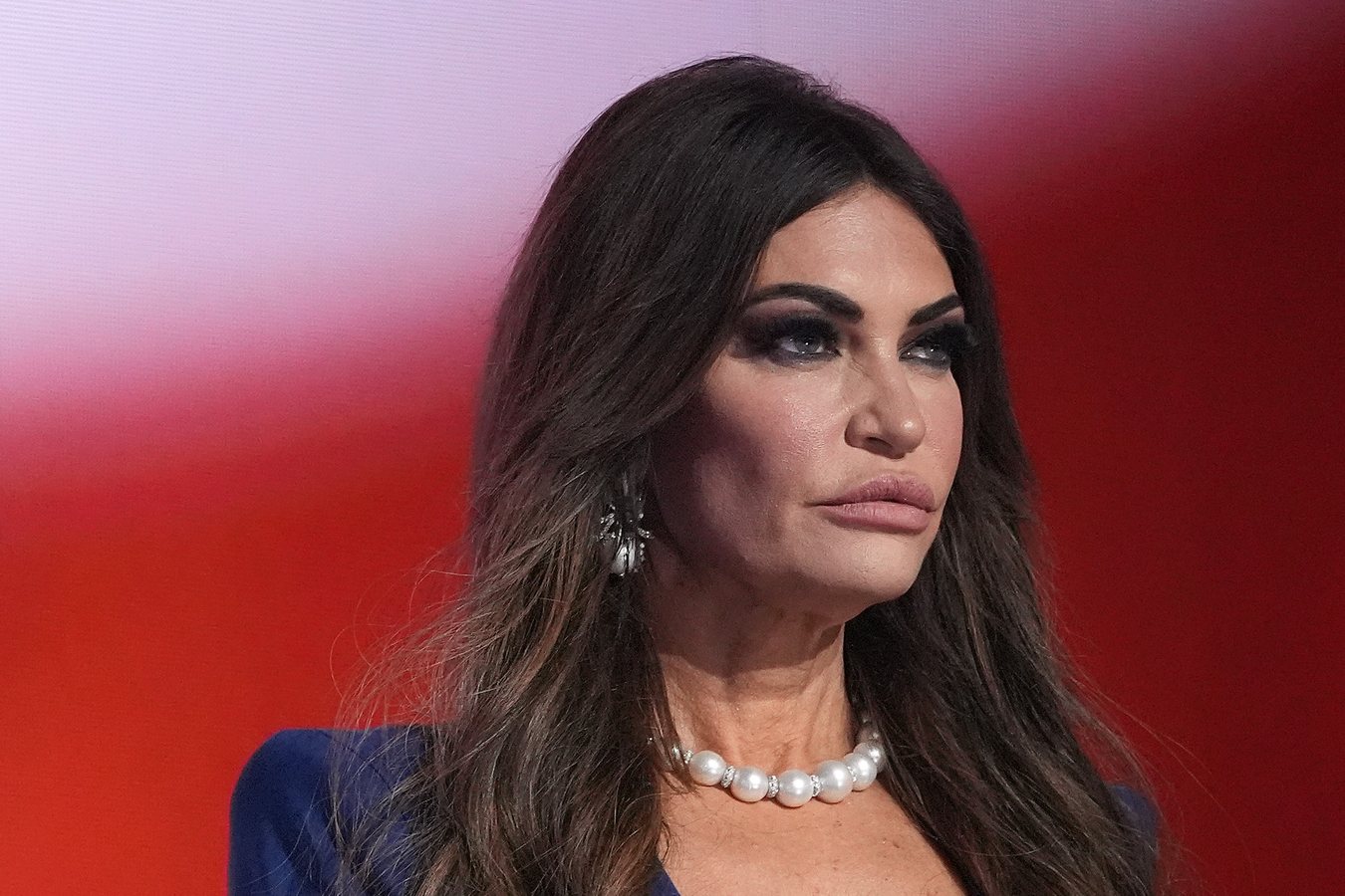 Fox News critiqué pour avoir ignoré le scandale Kimberly Guilfoyle avant de publier un article sur son possible limogeage